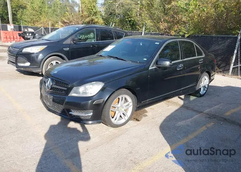 2013 Mercedes-Benz C 300 Sport 4Matic из США, поврежденный, VIN WDDGF8AB3DR296537